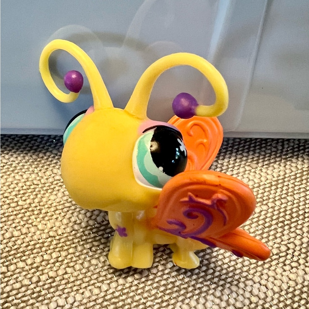 LPS Butterfly #497 Authentic Littlest Pet Shop 2007/2008 Cuddliest Pet
